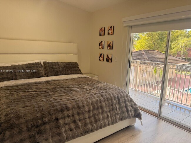 Building Photo - 6864 NW 166th Terrace