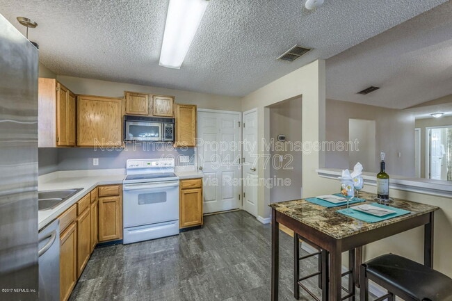 Building Photo - 4570 Blue Stream Ln N