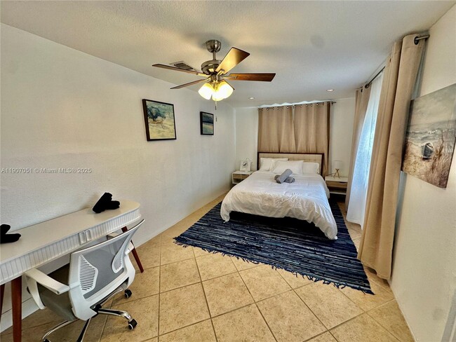 Building Photo - 2901 NW 9th Terrace