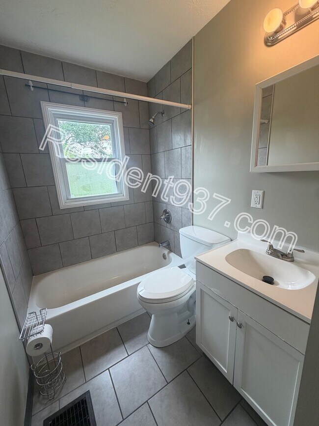 Building Photo - Charming 3 Bed 1 Bath in Kettering