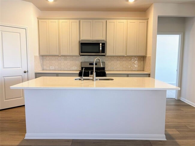 Building Photo - 440 El Capitan Lp