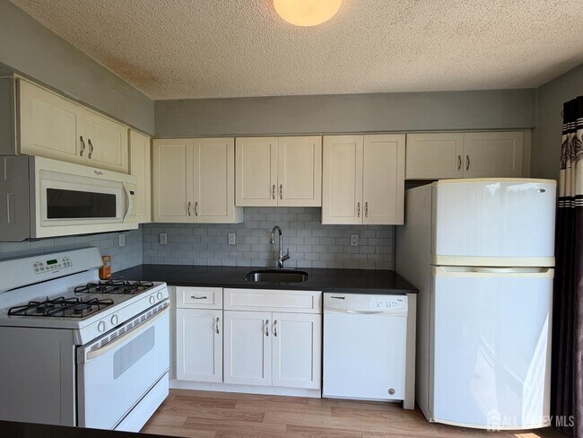 Building Photo - 99 Brookview Cir