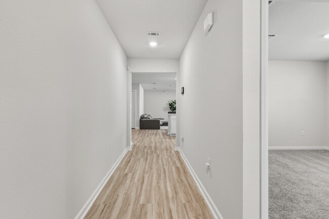 Building Photo - 526 Mary Lou Way