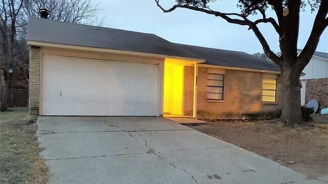 Building Photo - 519 Windsor Dr