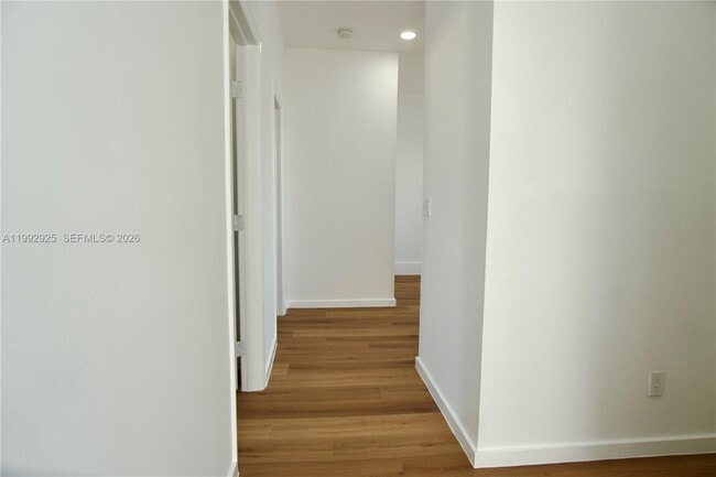 Building Photo - 337 SW 5th Ave