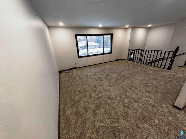 Building Photo - 4504 S Cliff Ave