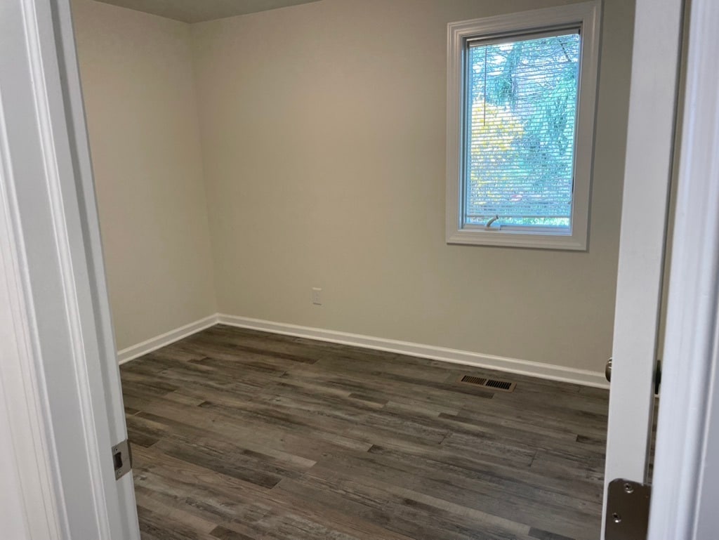 bedroom 1 - 160 Rockleigh Dr