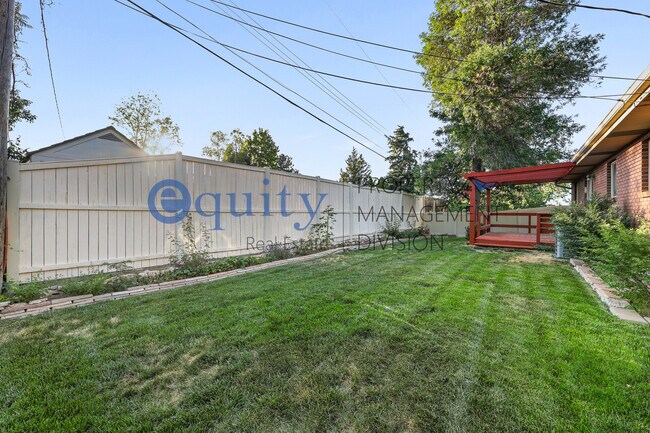 Building Photo - 7102 Brookhill Dr E
