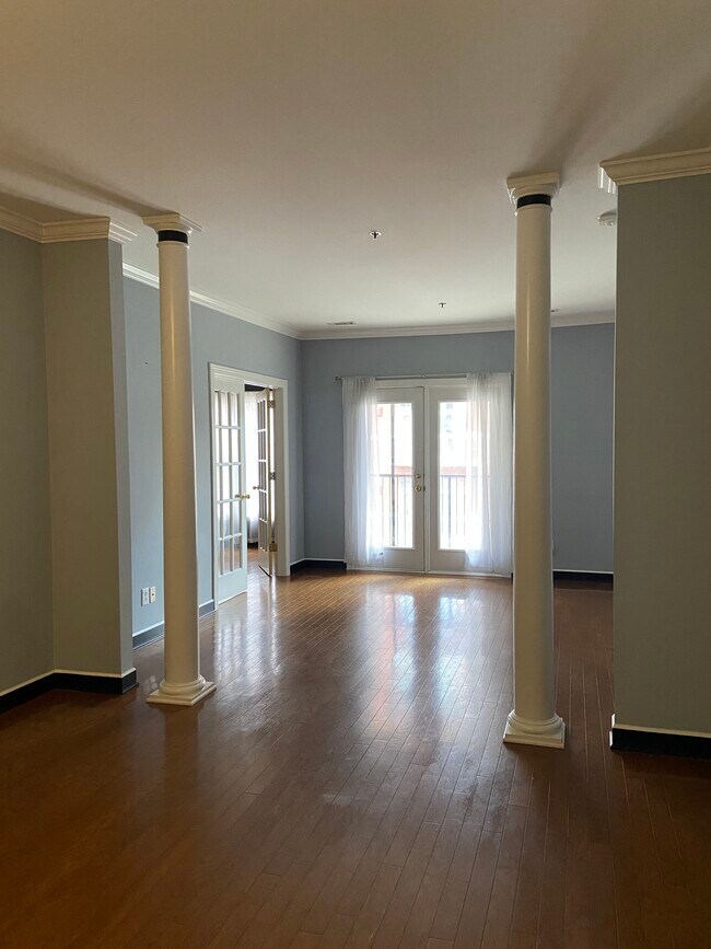 Building Photo - 116 31st Ave N