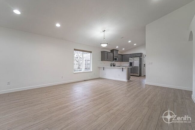 Building Photo - 10402 NE 67th Ave