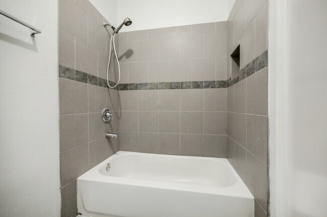 Building Photo - 1818 Augusta Dr