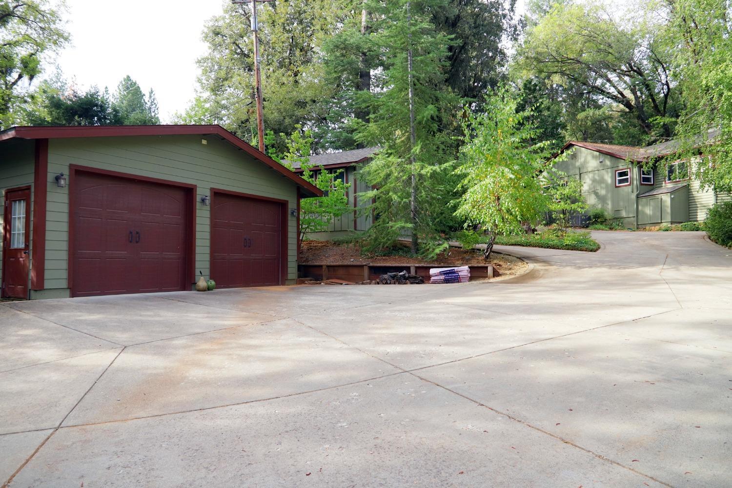 Building Photo - 3765 N Canyon Rd