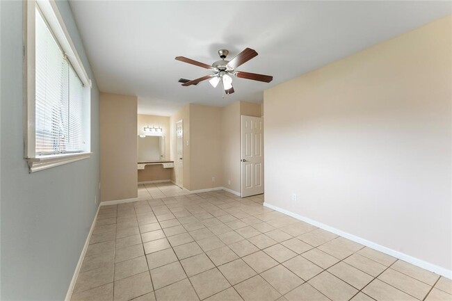 Building Photo - 1326 Kappa St
