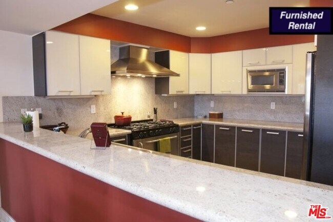 Building Photo - 1319 N Detroit St