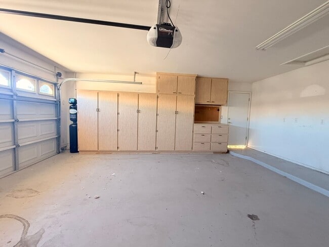 Building Photo - Cul-de-Sac Living | 3 Bed + Bonus Room | Pool + Greenbelt Views