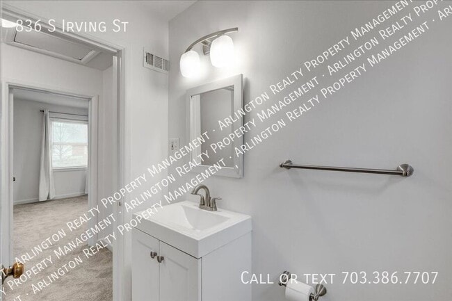 Building Photo - 836 S Irving St