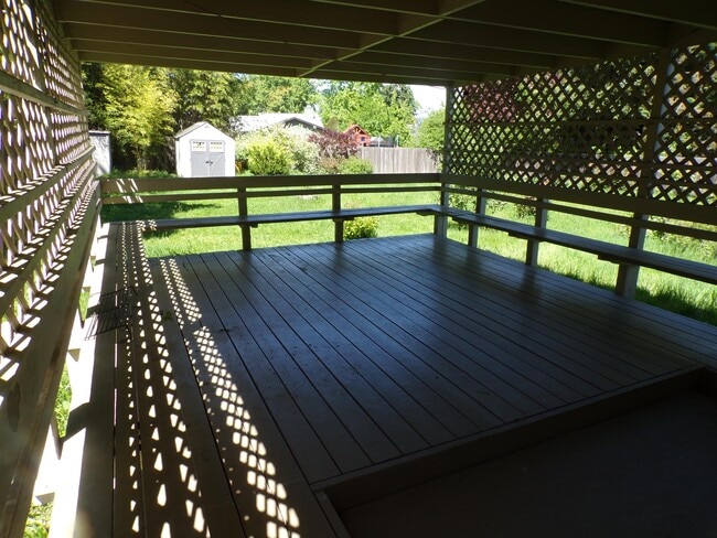 Building Photo - 11865 SW Ebberts Ct