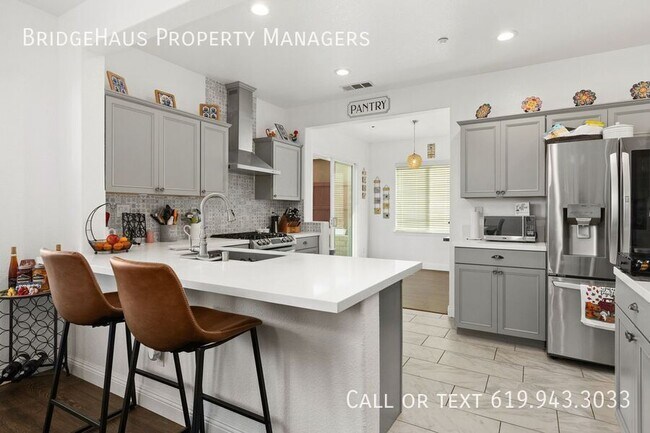 Building Photo - 10252 Oak Spur Way