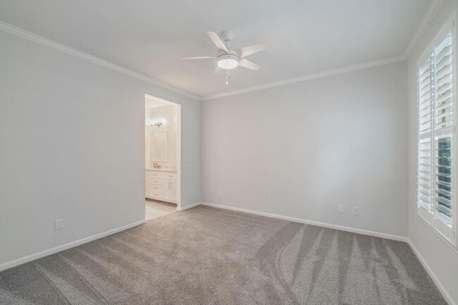 Building Photo - 130 River Landing Dr