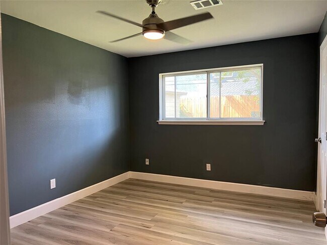 Building Photo - 9126 Troulon Dr
