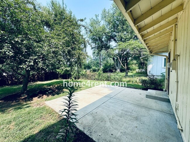 Building Photo - Attractive Prairie Village Ranch w/ FRESH PAINT, Wood Floors, Granite Counters and a Fenced Yard!