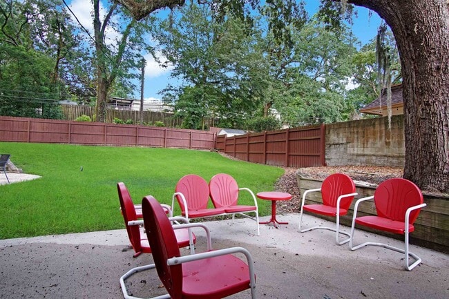 Building Photo - 1647 Lake Ella Dr