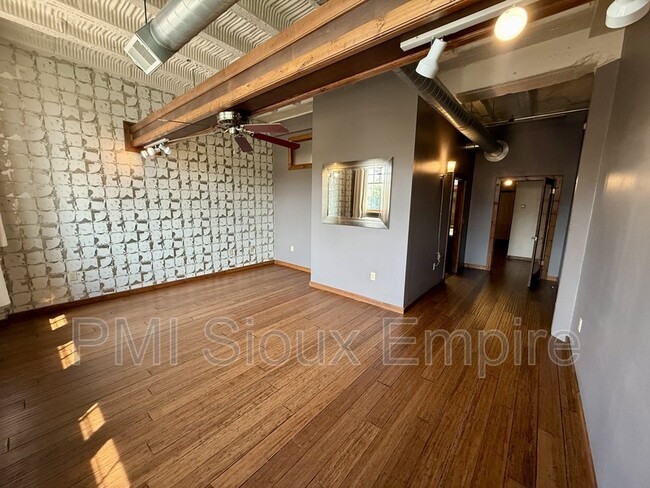 Building Photo - 132 S Dakota Ave
