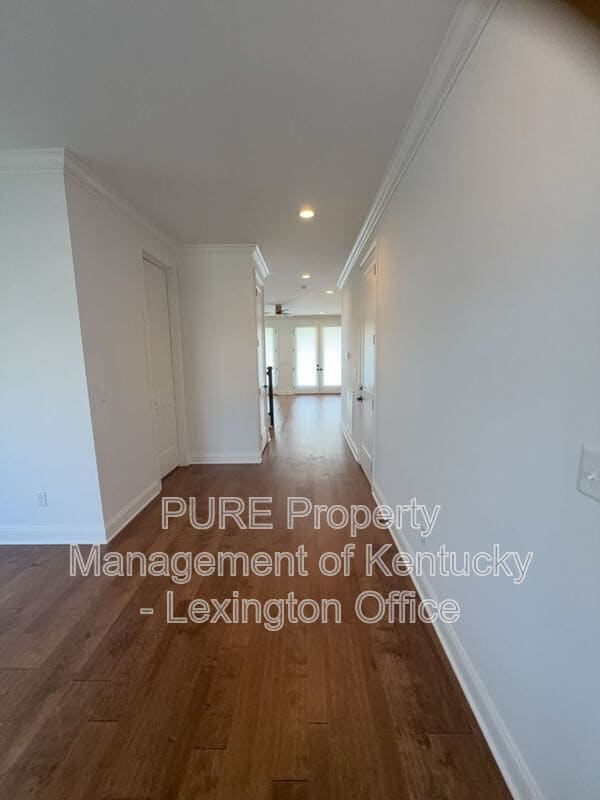 Building Photo - 1089 Squirrel Nest Ln