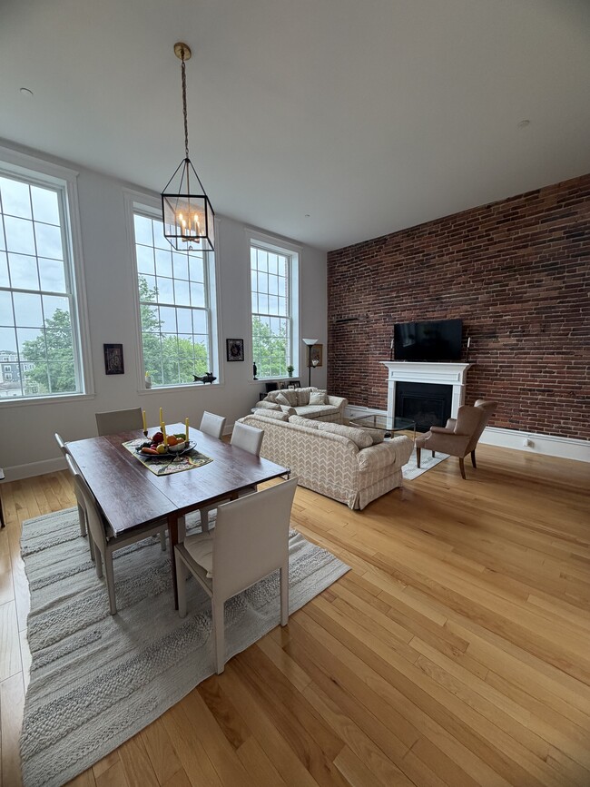 Building Photo - 52 Sanborn St