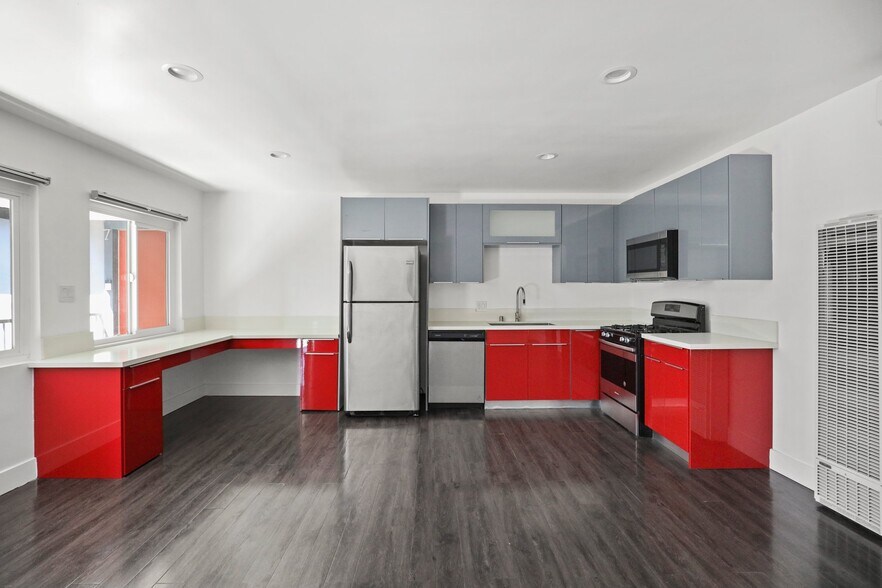 Building Photo - 1321 W 36th Pl
