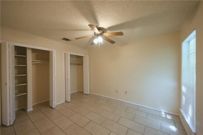 Building Photo - 12212 Alderbrook Dr