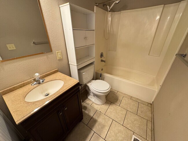 Building Photo - 230 SE 121st Rd