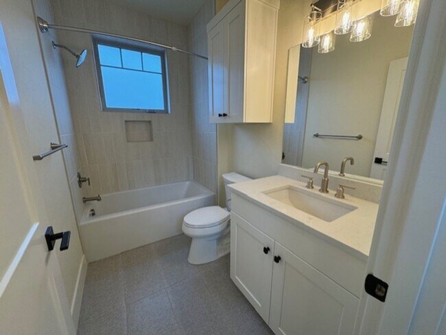 Building Photo - Brand New Home in NW Crossing with Professional office space!