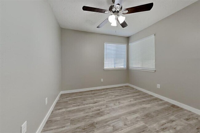 Building Photo - 10207 Horseshoe Bend Dr