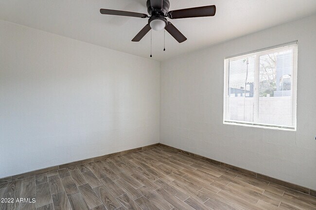 Building Photo - 37 E El Parque Dr