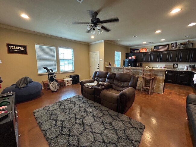 Building Photo - 405 Baby Bear Dr