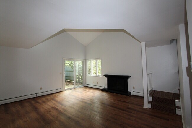 Building Photo - 6 Lyle Ct