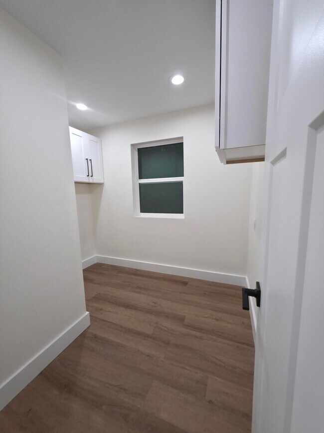 Building Photo - 4699 Meadow Lake Dr