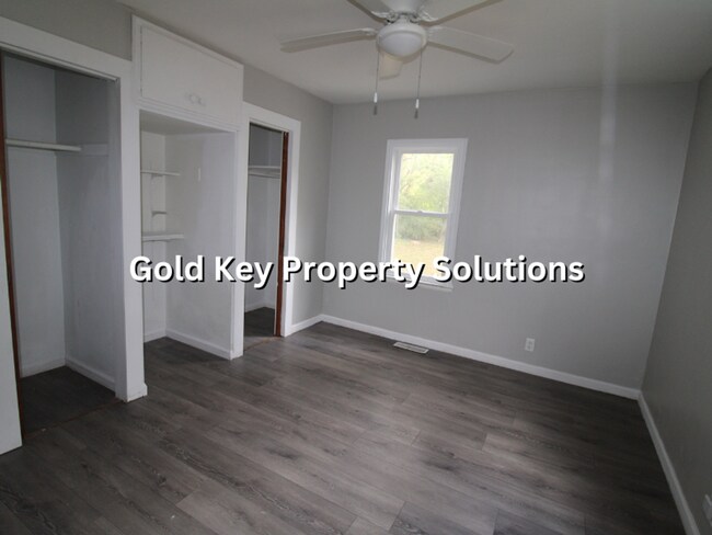 Building Photo - Attractive 2 BR 1 BA House with Garage and...