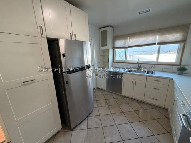 Building Photo - 5029 Fidler Ave