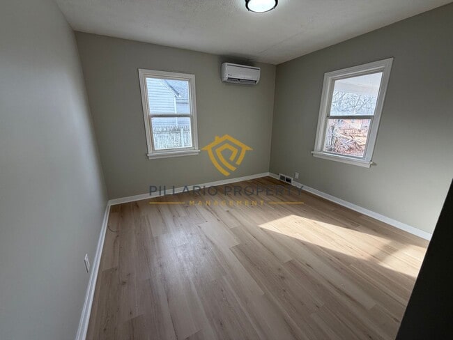 Building Photo - Freshly Renovated 3-Bedroom Home in Forest Manor, Available NOW!