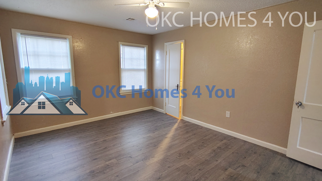 Building Photo - Start The New Year Here! 3 Bedroom, 1 Blk. So.of UCO