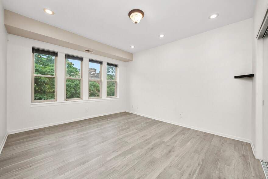 Building Photo - 2060 W Fargo Ave