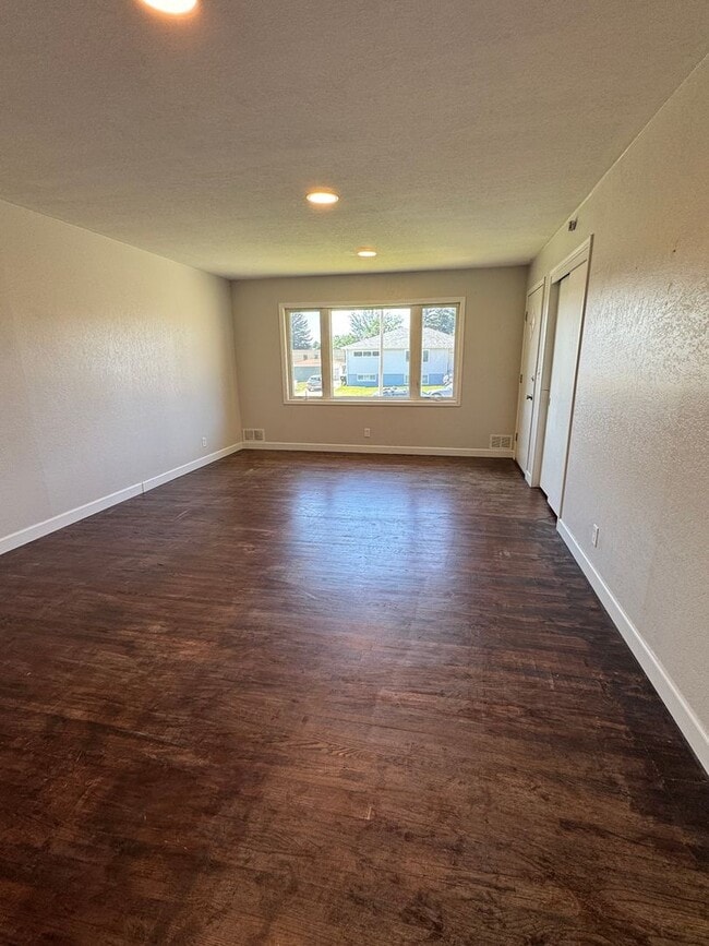 Building Photo - 1109 N18th Triplex