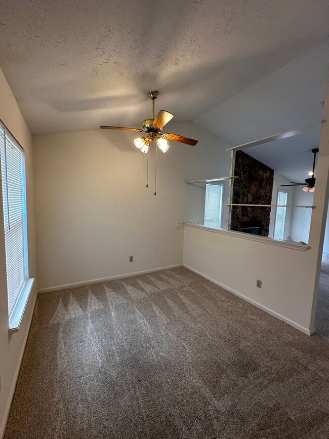 Building Photo - Available from May 15th.  2 Bedroom home with garage. Great Area and Location!