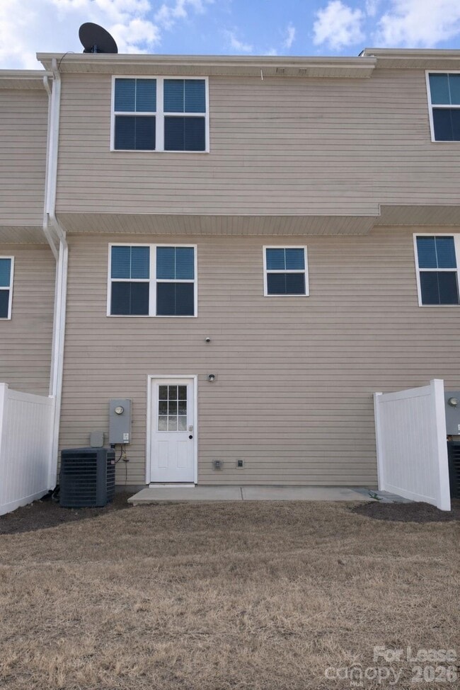 Building Photo - 708 Dillon Wy