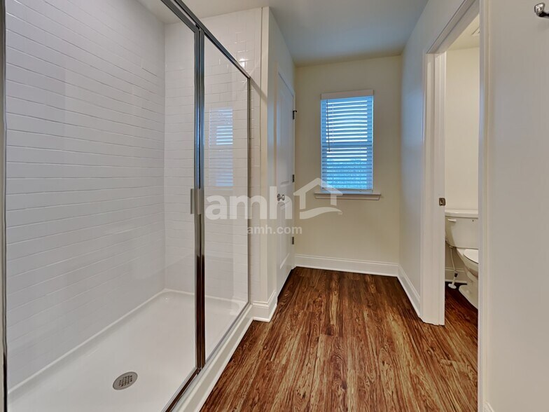 Building Photo - 574 Slew Dr