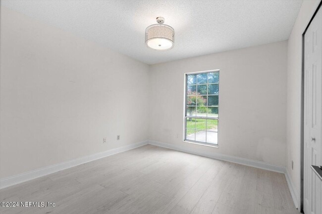 Building Photo - 1722 Branch Vine Dr W