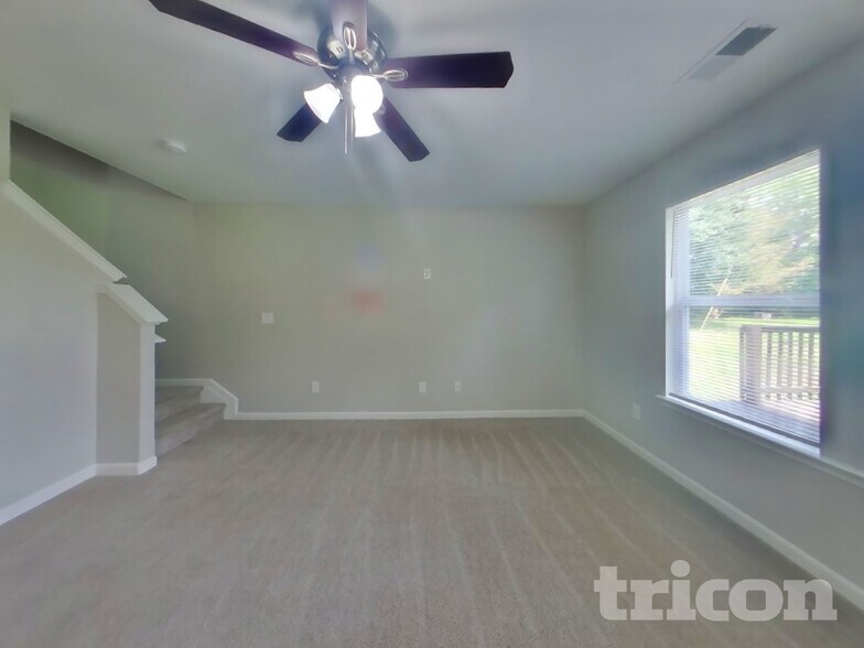 Building Photo - 206 Churchill Dr