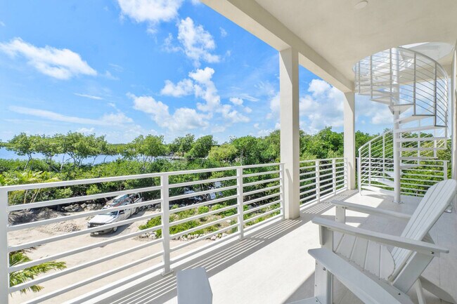 Building Photo - 99 Seaside Ave